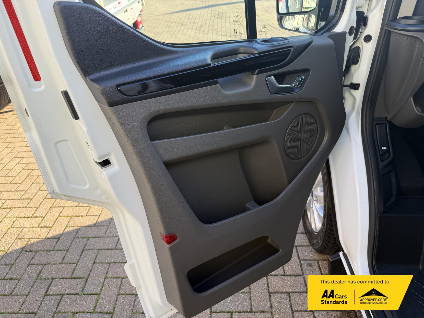 Ford Transit Custom 2.0 300 EcoBlue Limited Panel Van 5dr Diesel Auto L2 H1 Euro 6 (s/s) (130 ps)