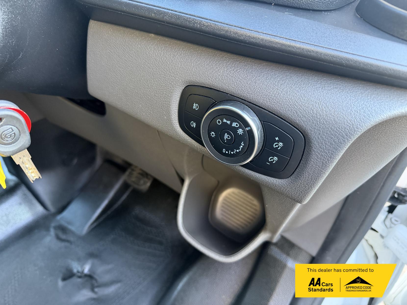 Ford Transit Custom 2.0 300 EcoBlue Limited Panel Van 5dr Diesel Auto L2 H1 Euro 6 (s/s) (130 ps)