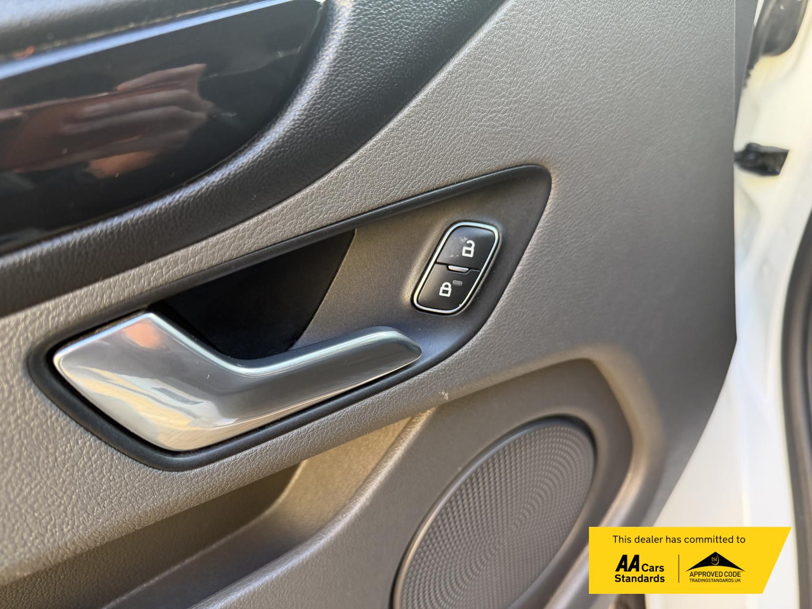 Ford Transit Custom 2.0 300 EcoBlue Limited Panel Van 5dr Diesel Auto L2 H1 Euro 6 (s/s) (130 ps)