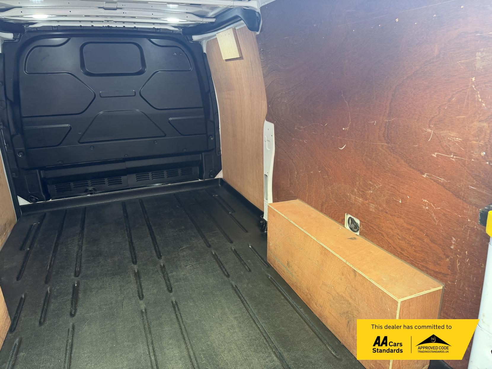 Ford Transit Custom 2.0 300 EcoBlue Limited Panel Van 5dr Diesel Auto L2 H1 Euro 6 (s/s) (130 ps)