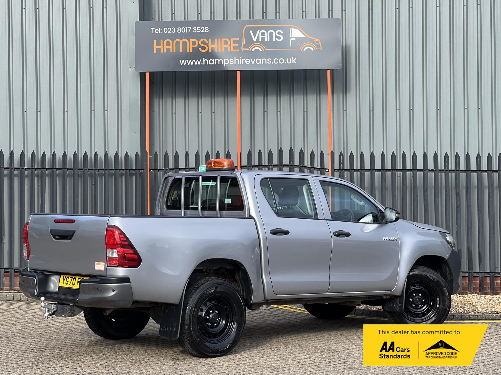 Toyota Hilux 2.4 D-4D Active Pickup Double Cab 4dr Diesel Manual 4WD Euro 6 (s/s) (150 ps)