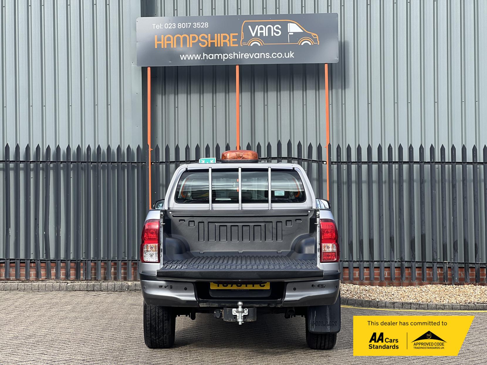 Toyota Hilux 2.4 D-4D Active Pickup Double Cab 4dr Diesel Manual 4WD Euro 6 (s/s) (150 ps)