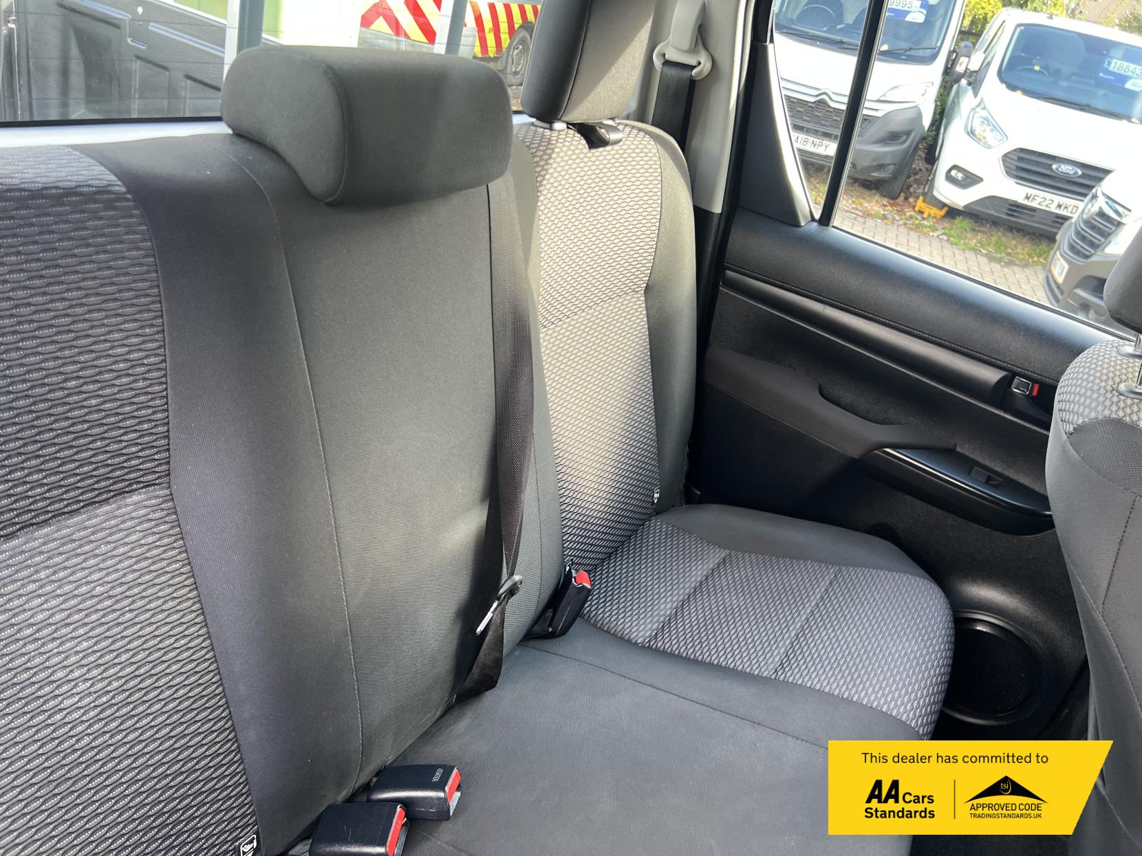 Toyota Hilux 2.4 D-4D Active Pickup Double Cab 4dr Diesel Manual 4WD Euro 6 (s/s) (150 ps)