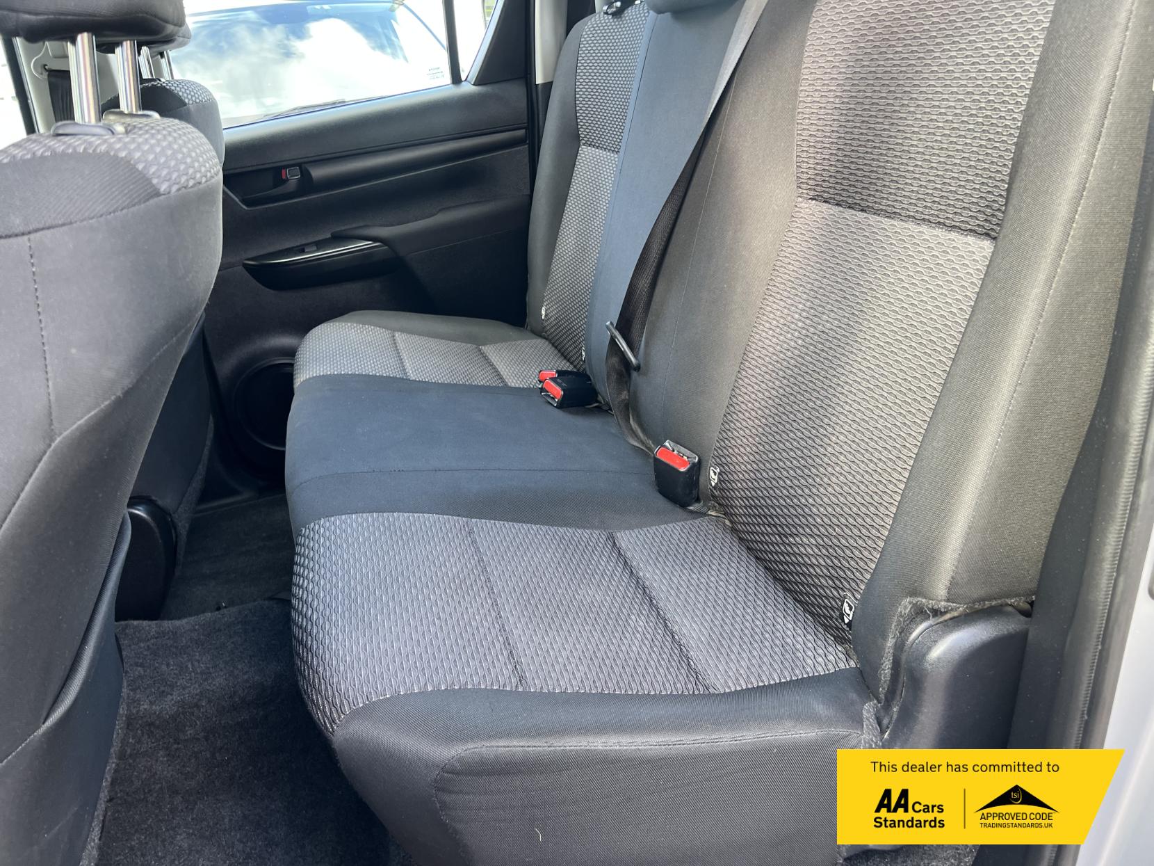 Toyota Hilux 2.4 D-4D Active Pickup Double Cab 4dr Diesel Manual 4WD Euro 6 (s/s) (150 ps)