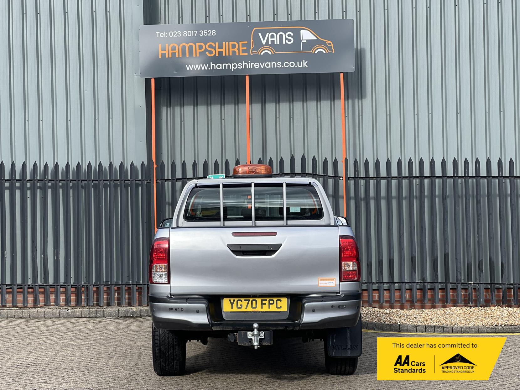 Toyota Hilux 2.4 D-4D Active Pickup Double Cab 4dr Diesel Manual 4WD Euro 6 (s/s) (150 ps)