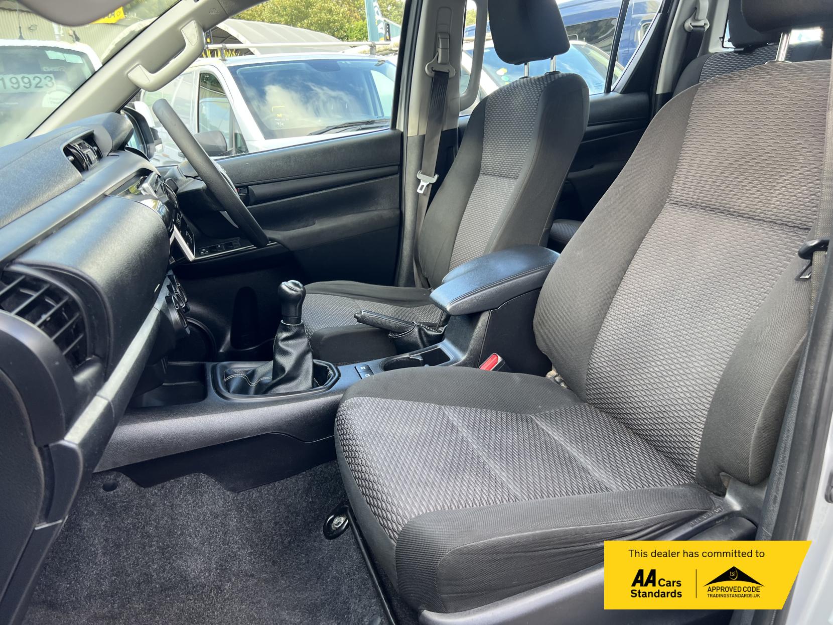 Toyota Hilux 2.4 D-4D Active Pickup Double Cab 4dr Diesel Manual 4WD Euro 6 (s/s) (150 ps)