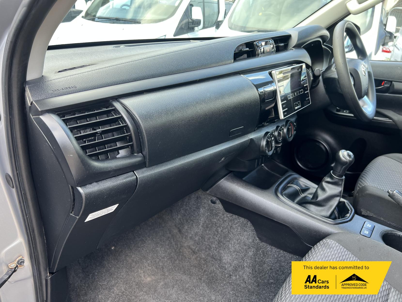 Toyota Hilux 2.4 D-4D Active Pickup Double Cab 4dr Diesel Manual 4WD Euro 6 (s/s) (150 ps)