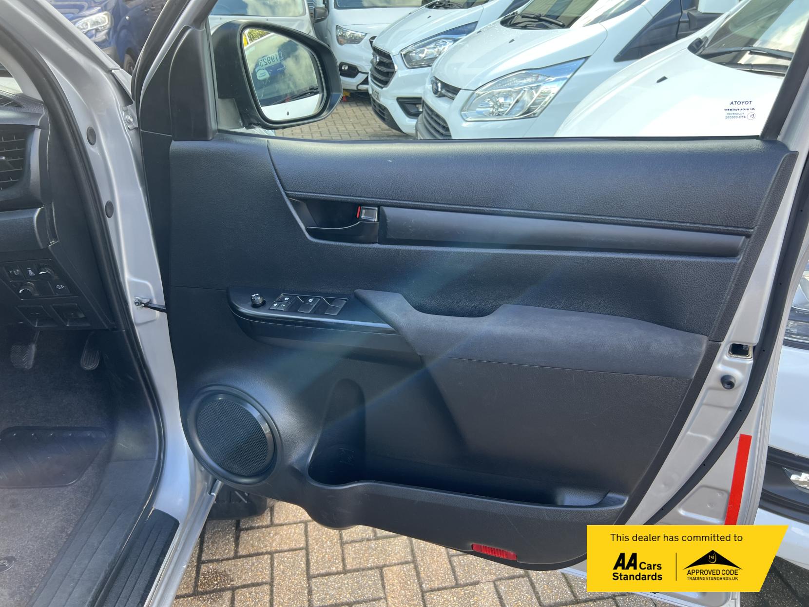 Toyota Hilux 2.4 D-4D Active Pickup Double Cab 4dr Diesel Manual 4WD Euro 6 (s/s) (150 ps)