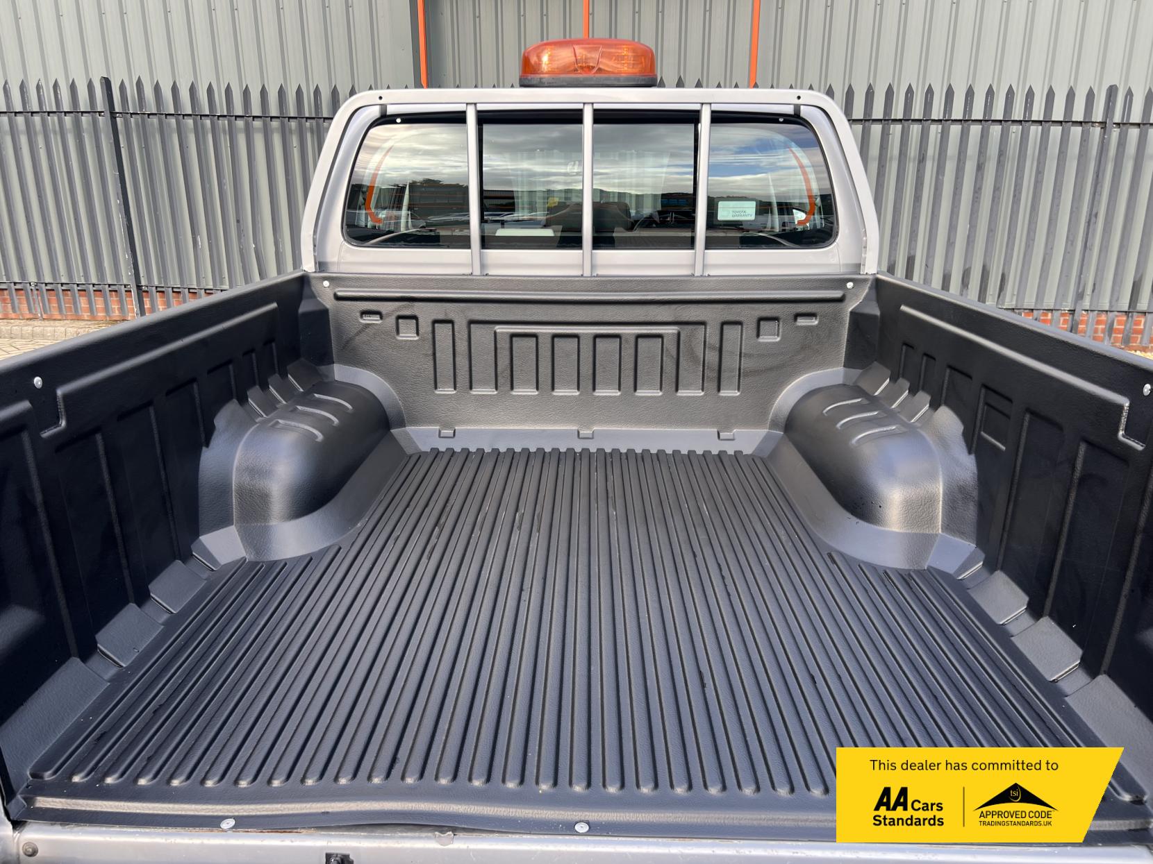 Toyota Hilux 2.4 D-4D Active Pickup Double Cab 4dr Diesel Manual 4WD Euro 6 (s/s) (150 ps)