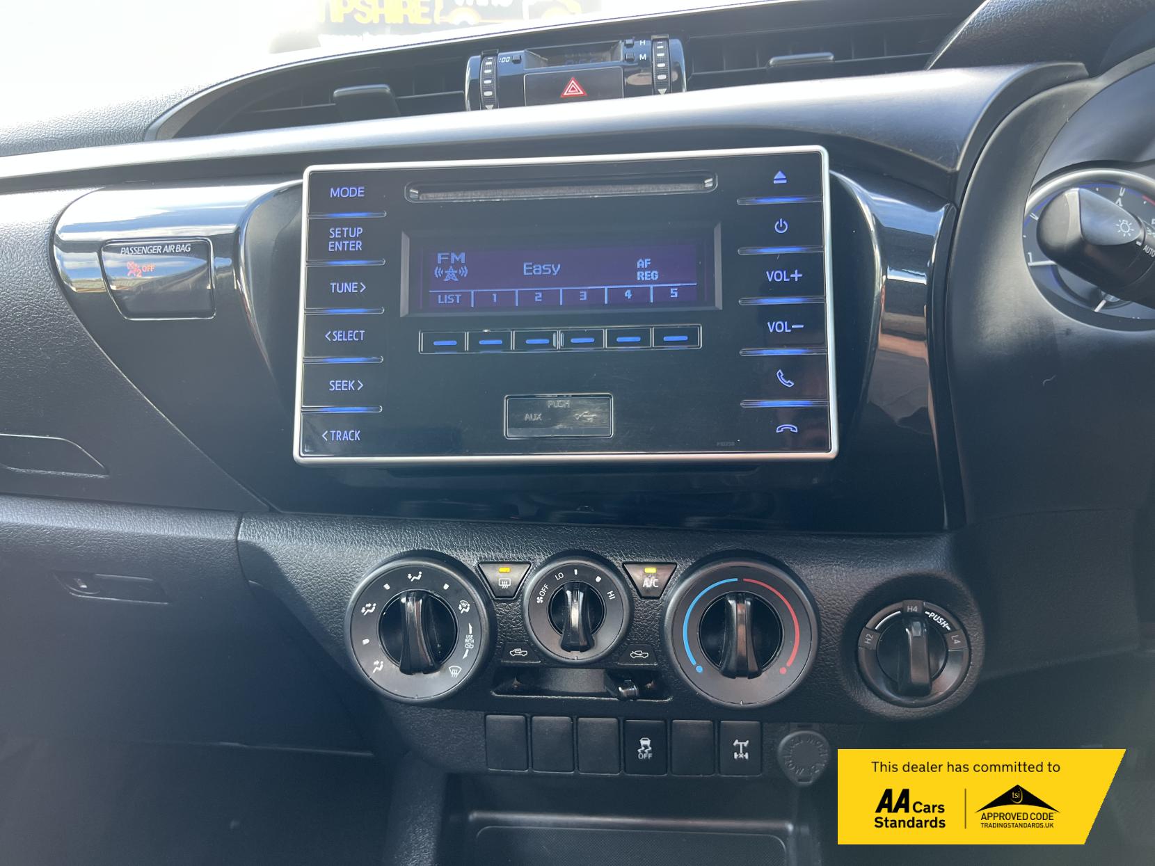 Toyota Hilux 2.4 D-4D Active Pickup Double Cab 4dr Diesel Manual 4WD Euro 6 (s/s) (150 ps)