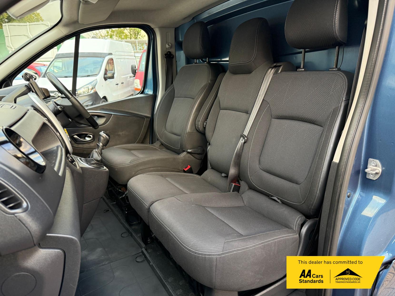 Renault Trafic 2.0 dCi ENERGY 30 Sport Panel Van 5dr Diesel Manual LWB Standard Roof Euro 6 (s/s) (145 ps)