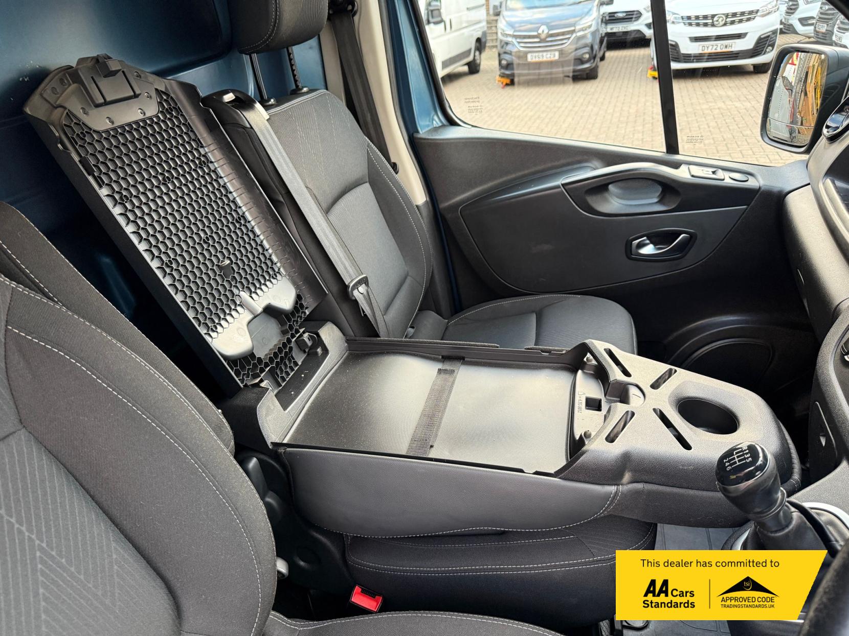 Renault Trafic 2.0 dCi ENERGY 30 Sport Panel Van 5dr Diesel Manual LWB Standard Roof Euro 6 (s/s) (145 ps)
