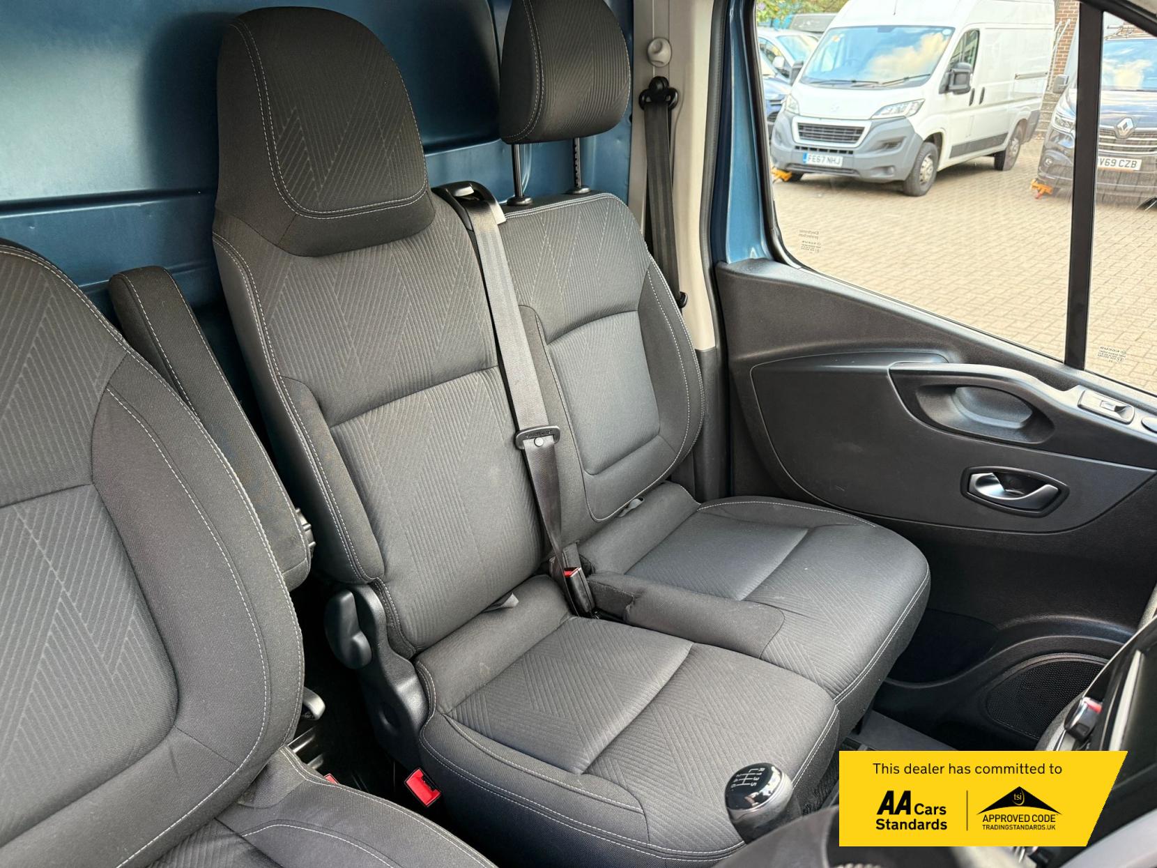 Renault Trafic 2.0 dCi ENERGY 30 Sport Panel Van 5dr Diesel Manual LWB Standard Roof Euro 6 (s/s) (145 ps)