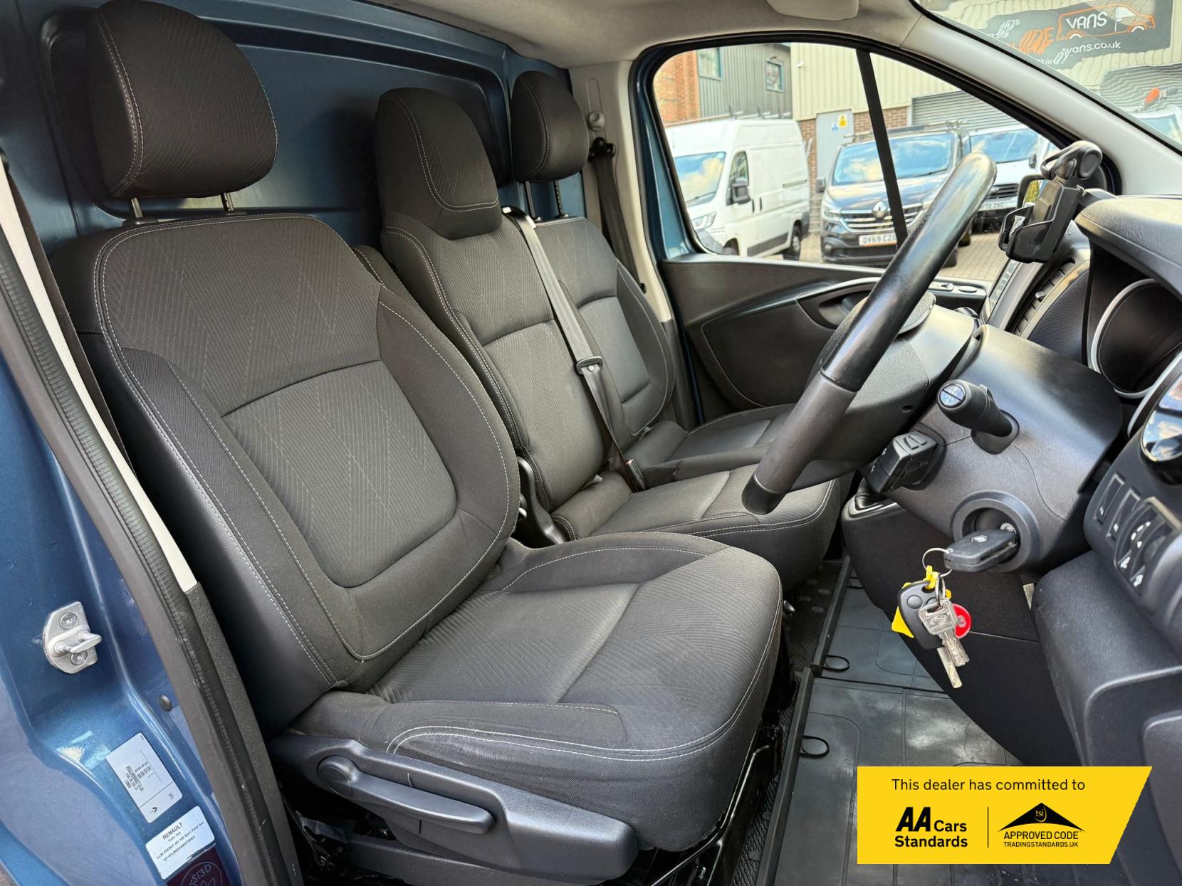 Renault Trafic 2.0 dCi ENERGY 30 Sport Panel Van 5dr Diesel Manual LWB Standard Roof Euro 6 (s/s) (145 ps)