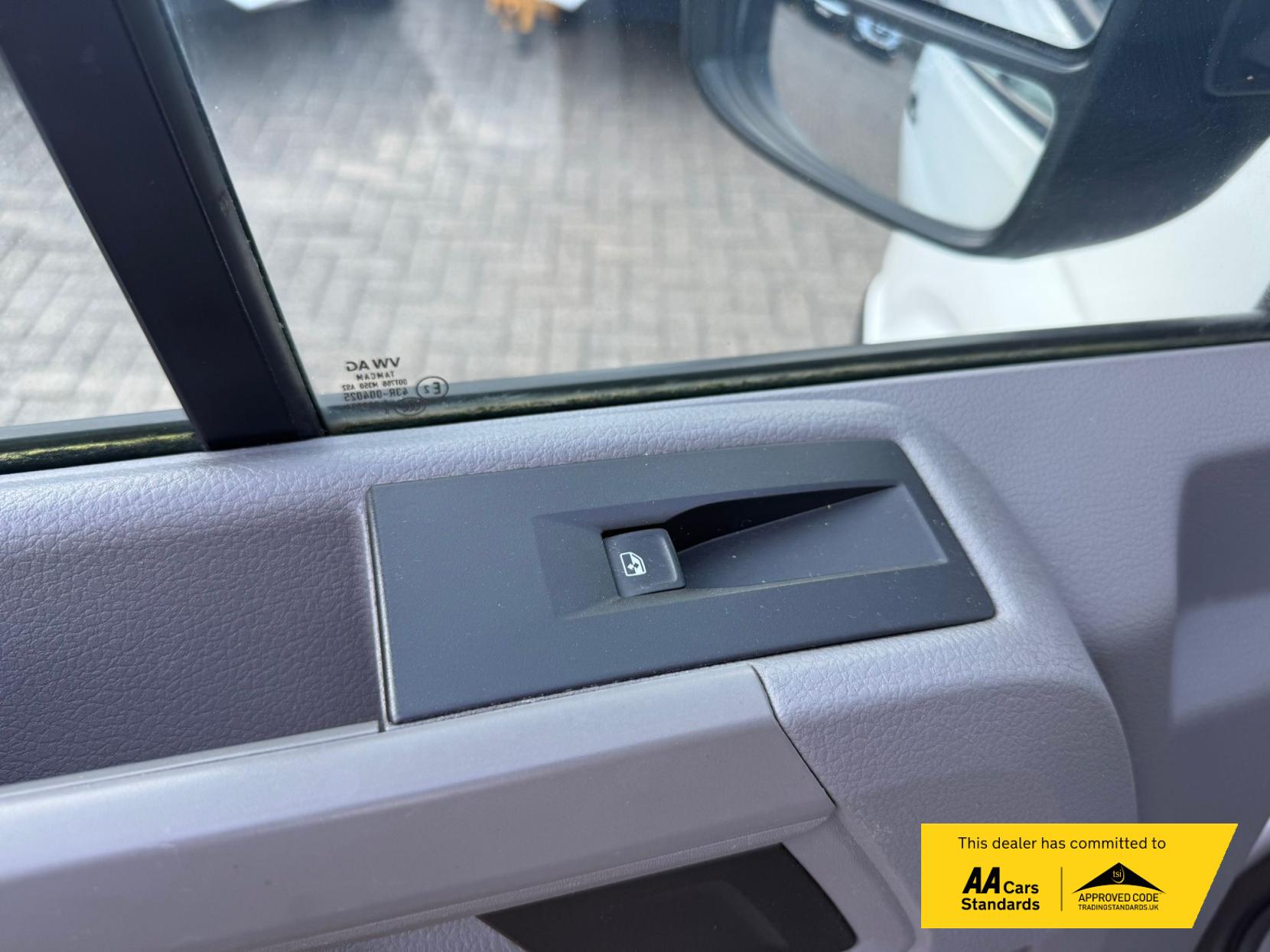 Volkswagen Crafter 2.0 TDI CR35 Startline Luton 2dr Diesel Manual LWB Euro 6 (s/s) (ETG, Tail Lift) (140 ps)