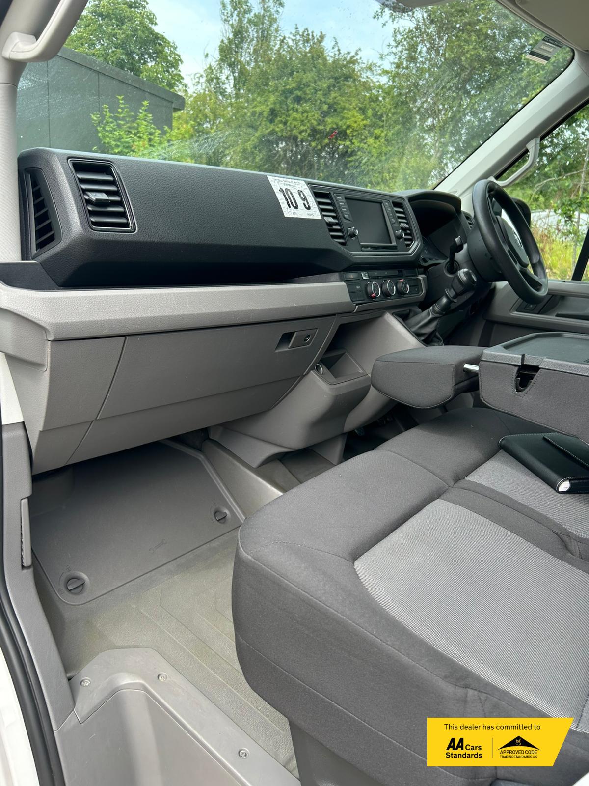 Volkswagen Crafter 2.0 TDI CR35 Startline Luton 2dr Diesel Manual LWB Euro 6 (s/s) (ETG, Tail Lift) (140 ps)