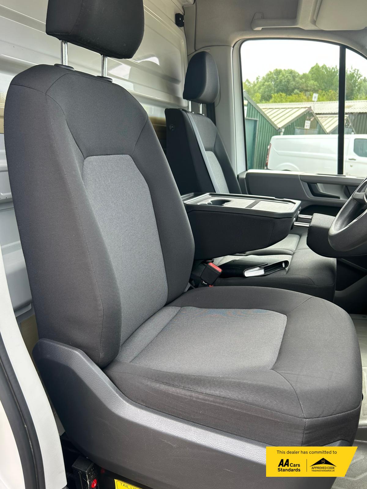 Volkswagen Crafter 2.0 TDI CR35 Startline Luton 2dr Diesel Manual LWB Euro 6 (s/s) (ETG, Tail Lift) (140 ps)