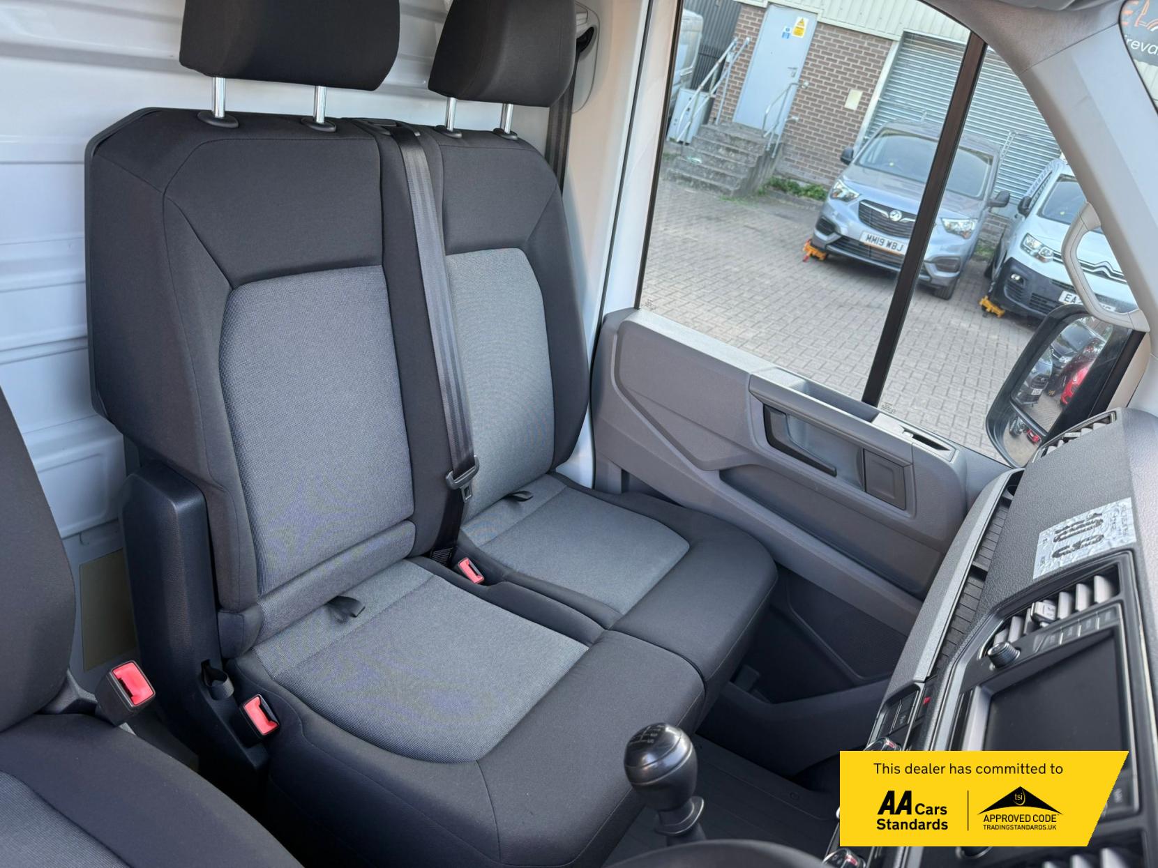 Volkswagen Crafter 2.0 TDI CR35 Startline Luton 2dr Diesel Manual LWB Euro 6 (s/s) (ETG, Tail Lift) (140 ps)