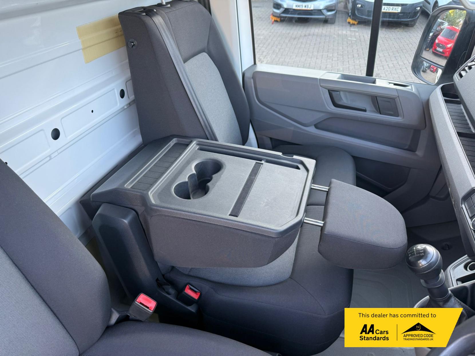 Volkswagen Crafter 2.0 TDI CR35 Startline Luton 2dr Diesel Manual LWB Euro 6 (s/s) (ETG, Tail Lift) (140 ps)