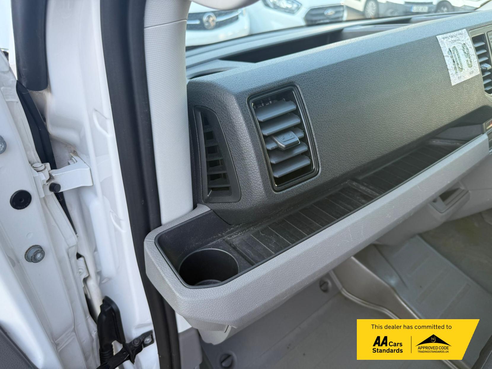 Volkswagen Crafter 2.0 TDI CR35 Startline Luton 2dr Diesel Manual LWB Euro 6 (s/s) (ETG, Tail Lift) (140 ps)