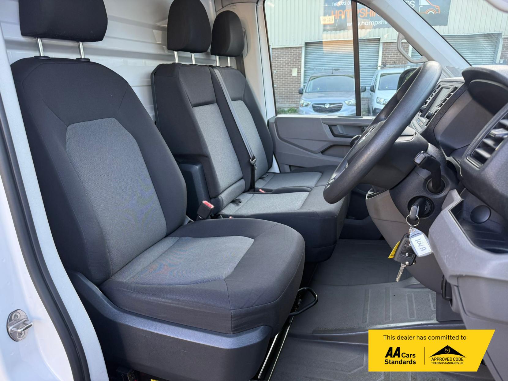 Volkswagen Crafter 2.0 TDI CR35 Startline Luton 2dr Diesel Manual LWB Euro 6 (s/s) (ETG, Tail Lift) (140 ps)