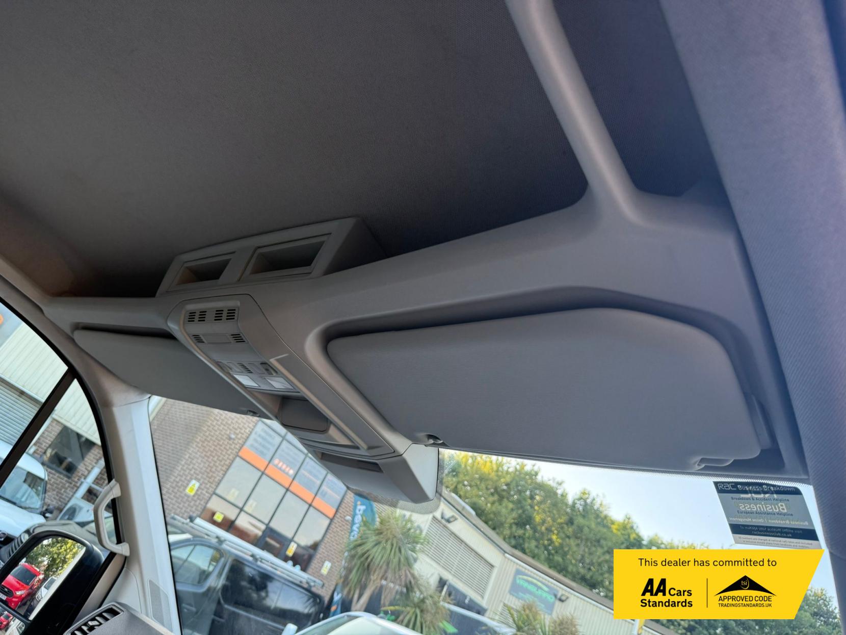 Volkswagen Crafter 2.0 TDI CR35 Startline Luton 2dr Diesel Manual LWB Euro 6 (s/s) (ETG, Tail Lift) (140 ps)