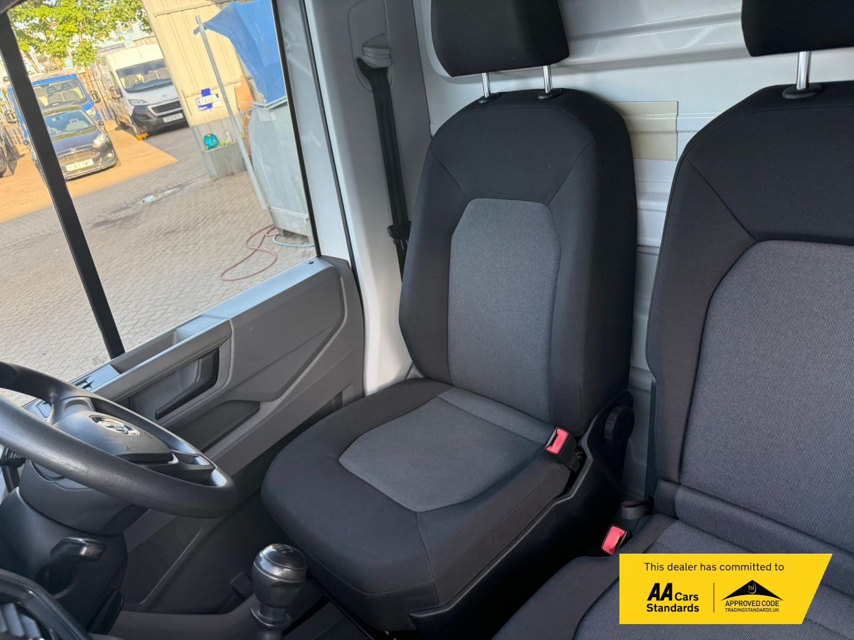 Volkswagen Crafter 2.0 TDI CR35 Startline Luton 2dr Diesel Manual LWB Euro 6 (s/s) (ETG, Tail Lift) (140 ps)
