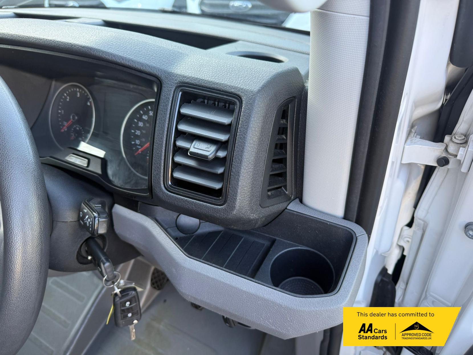 Volkswagen Crafter 2.0 TDI CR35 Startline Luton 2dr Diesel Manual LWB Euro 6 (s/s) (ETG, Tail Lift) (140 ps)