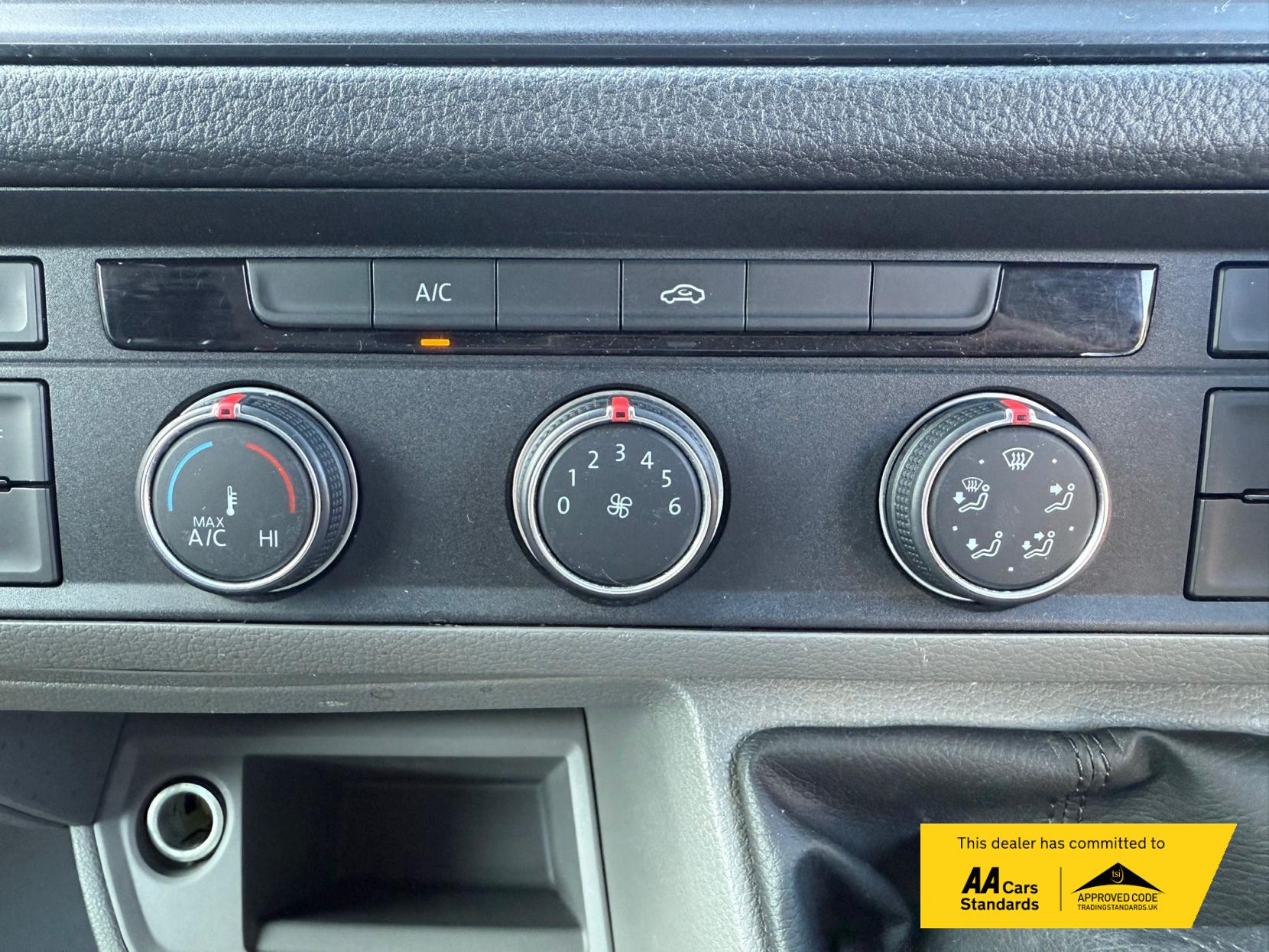 Volkswagen Crafter 2.0 TDI CR35 Startline Luton 2dr Diesel Manual LWB Euro 6 (s/s) (ETG, Tail Lift) (140 ps)