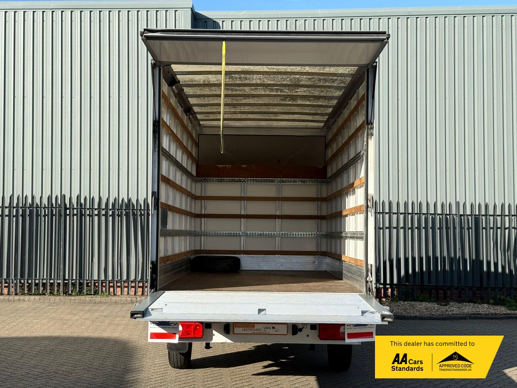 Volkswagen Crafter 2.0 TDI CR35 Startline Luton 2dr Diesel Manual LWB Euro 6 (s/s) (ETG, Tail Lift) (140 ps)