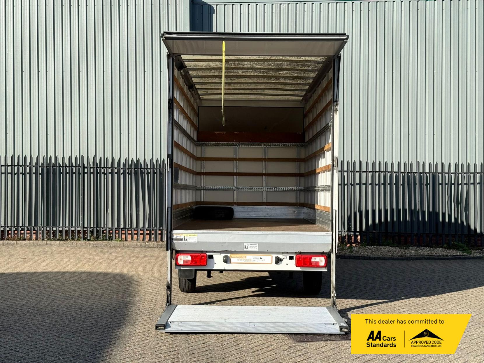 Volkswagen Crafter 2.0 TDI CR35 Startline Luton 2dr Diesel Manual LWB Euro 6 (s/s) (ETG, Tail Lift) (140 ps)