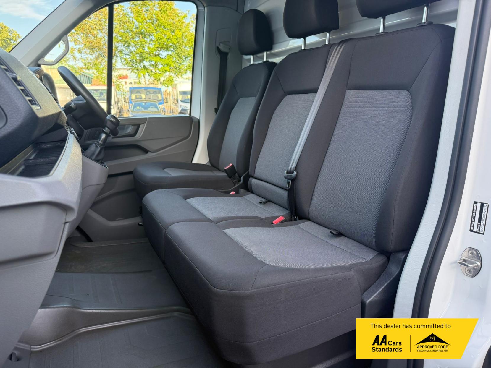 Volkswagen Crafter 2.0 TDI CR35 Startline Luton 2dr Diesel Manual LWB Euro 6 (s/s) (ETG, Tail Lift) (140 ps)