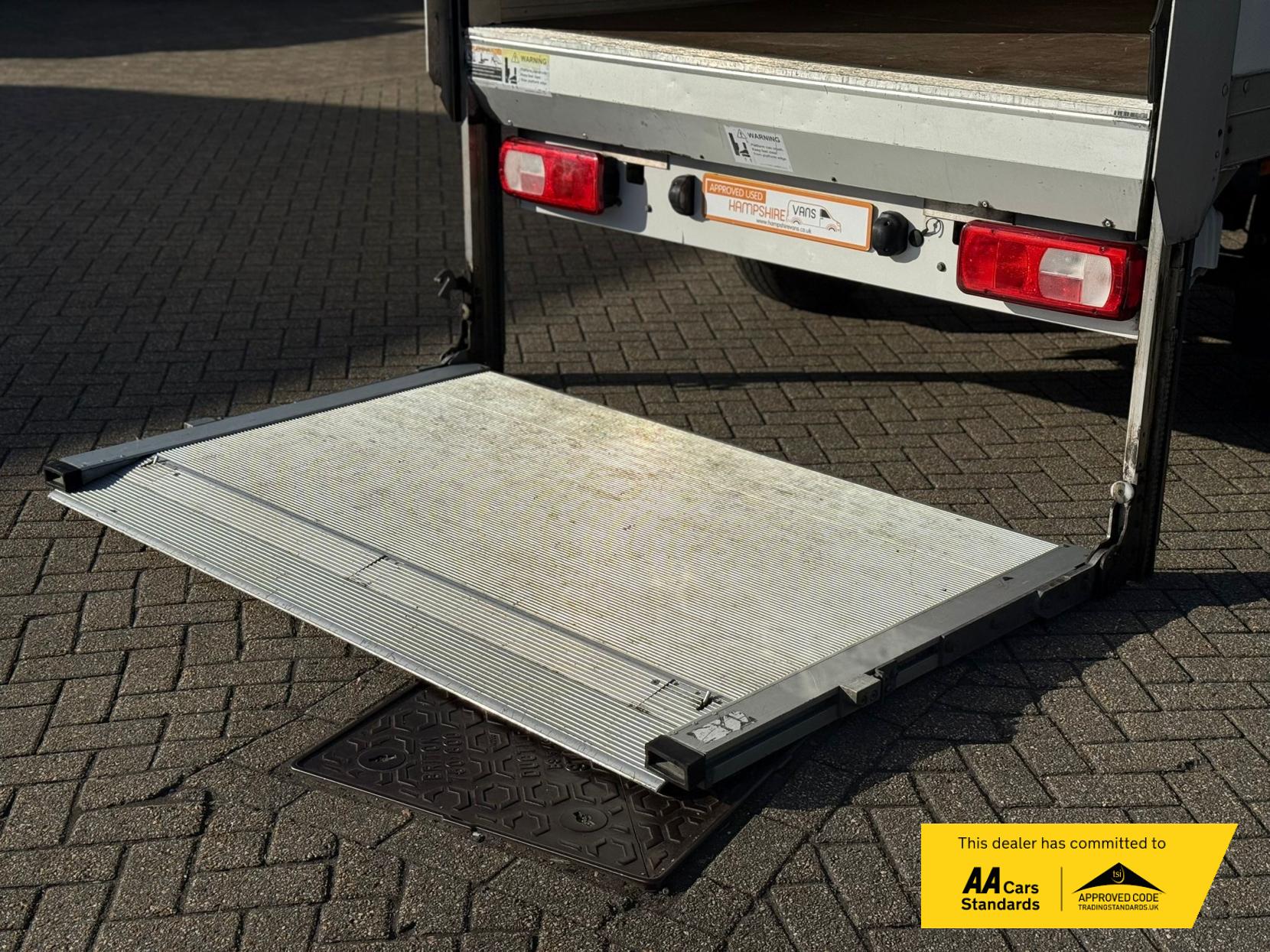 Volkswagen Crafter 2.0 TDI CR35 Startline Luton 2dr Diesel Manual LWB Euro 6 (s/s) (ETG, Tail Lift) (140 ps)