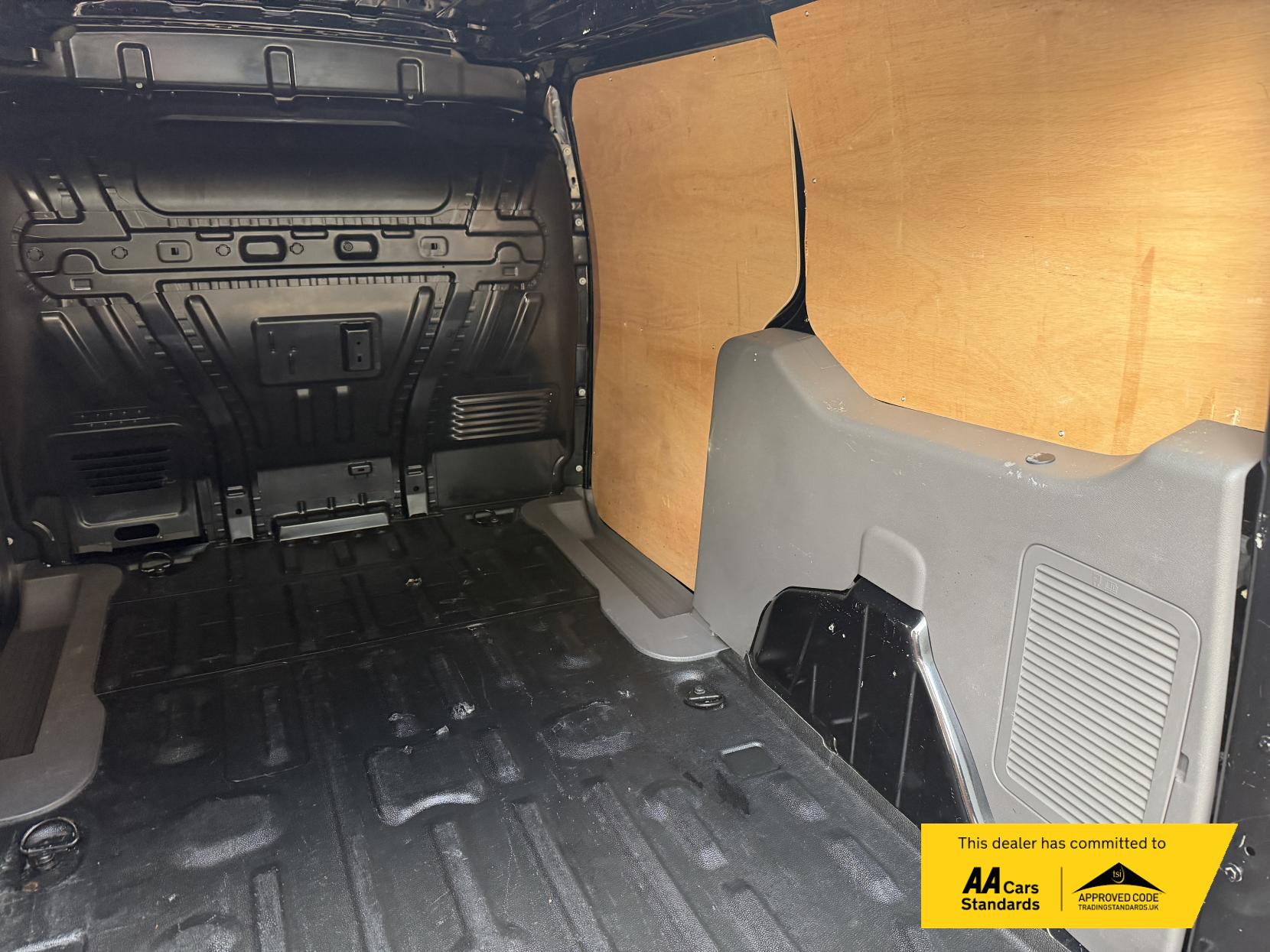 2022 Ford Transit Connect 1.5 250 EcoBlue Limited Panel Van 5dr Diesel Manual L2 Euro 6 (s/s) (120 ps) - Thumbnail 22