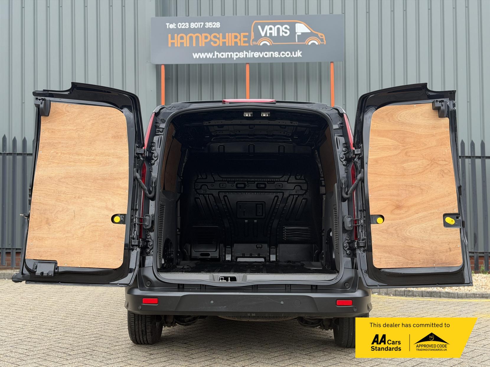 2022 Ford Transit Connect 1.5 250 EcoBlue Limited Panel Van 5dr Diesel Manual L2 Euro 6 (s/s) (120 ps) - Thumbnail 18