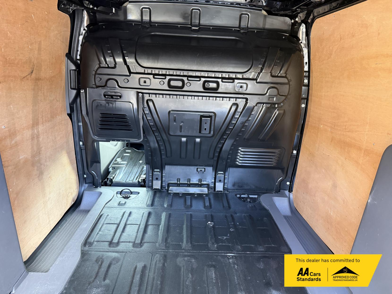 2022 Ford Transit Connect 1.5 250 EcoBlue Limited Panel Van 5dr Diesel Manual L2 Euro 6 (s/s) (120 ps) - Thumbnail 21