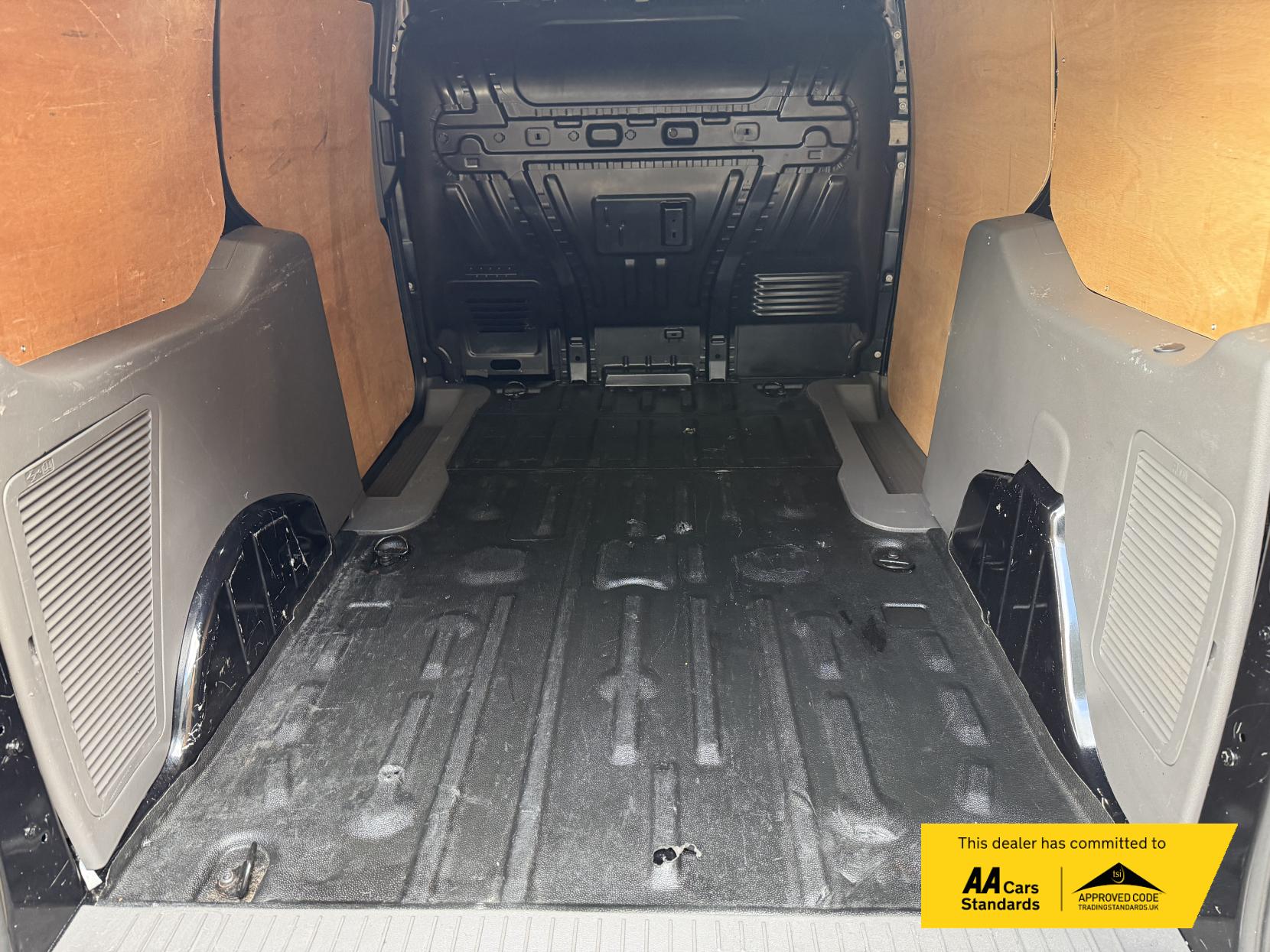 2022 Ford Transit Connect 1.5 250 EcoBlue Limited Panel Van 5dr Diesel Manual L2 Euro 6 (s/s) (120 ps) - Thumbnail 20