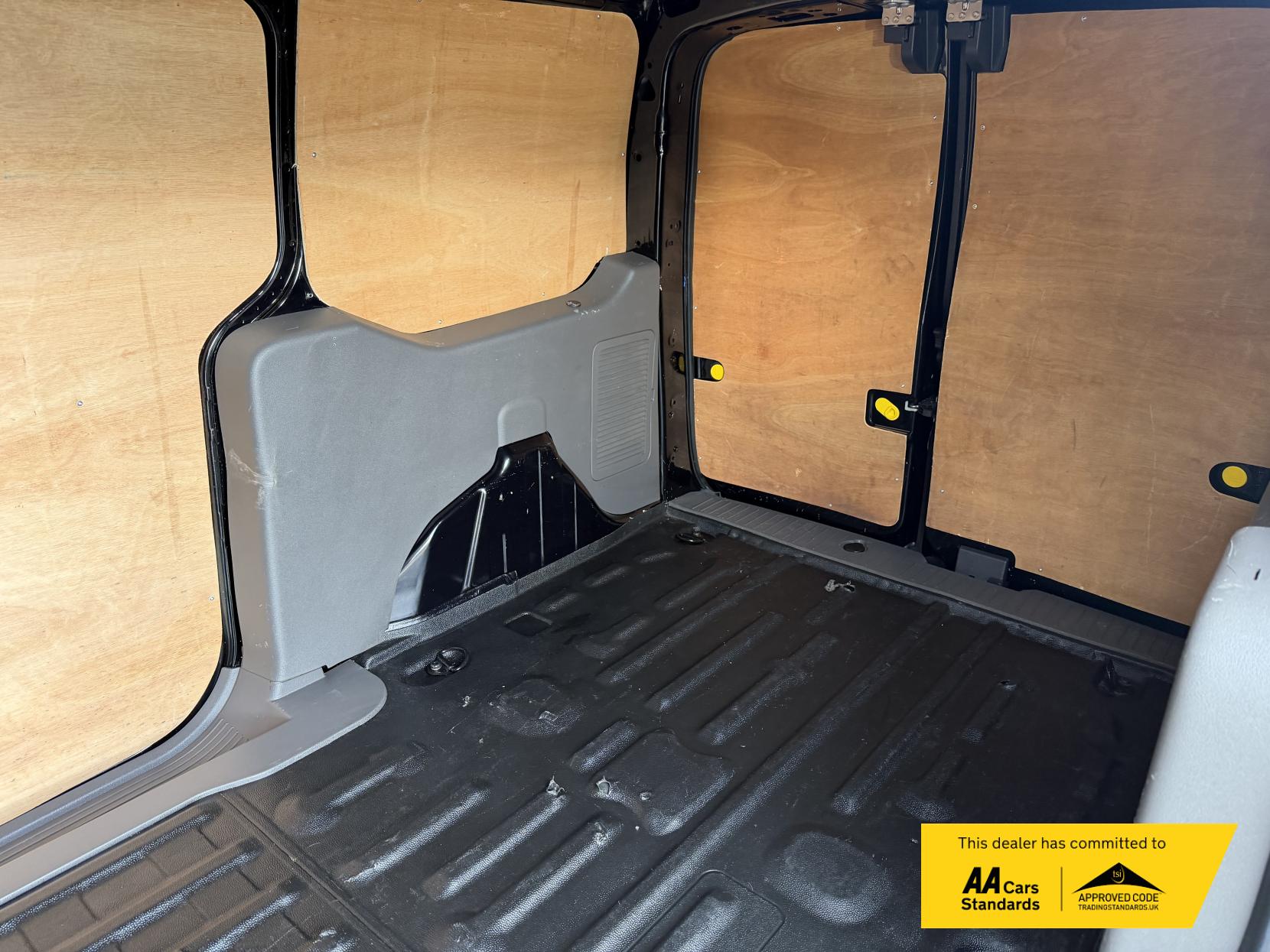 2022 Ford Transit Connect 1.5 250 EcoBlue Limited Panel Van 5dr Diesel Manual L2 Euro 6 (s/s) (120 ps) - Thumbnail 24