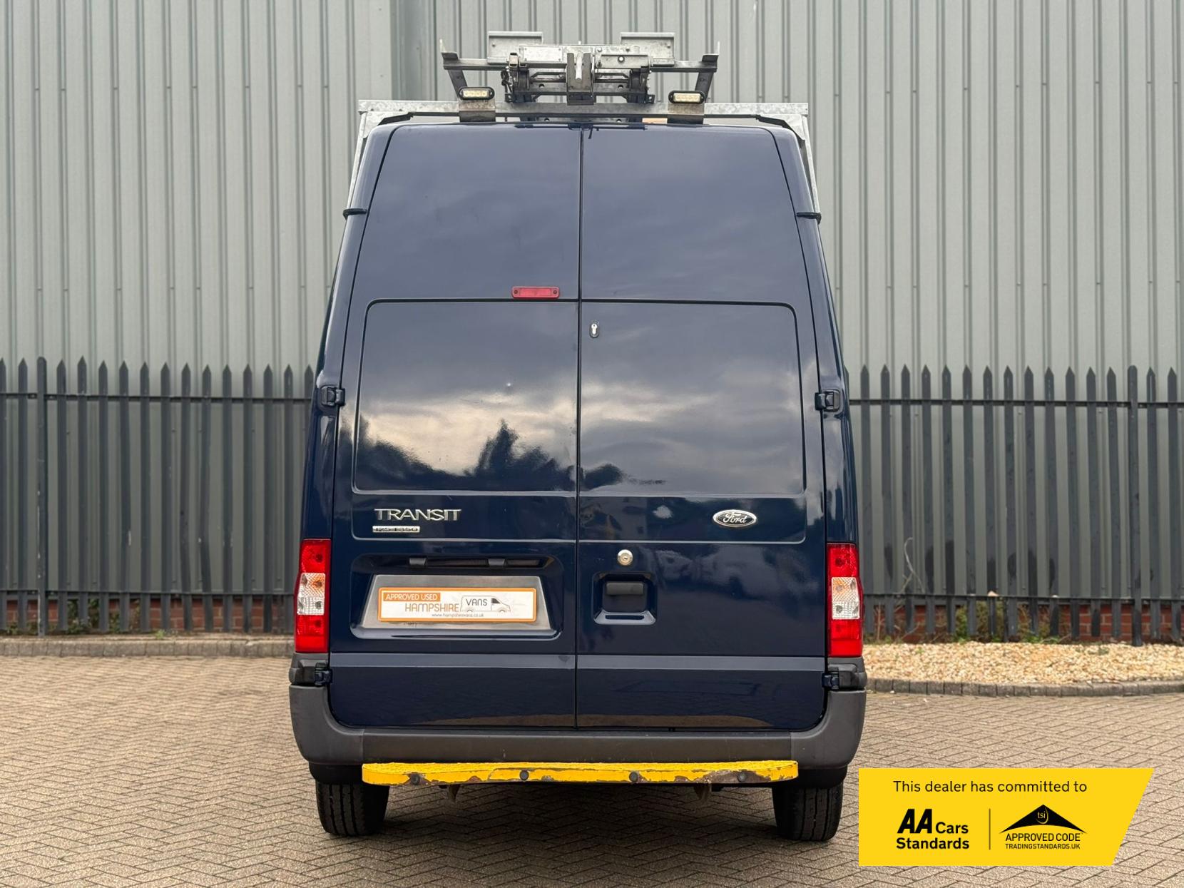 Ford Transit 2.2 TDCi 350 Panel Van 3dr Diesel Manual FWD L2 H3 (209 g/km, 123 bhp)