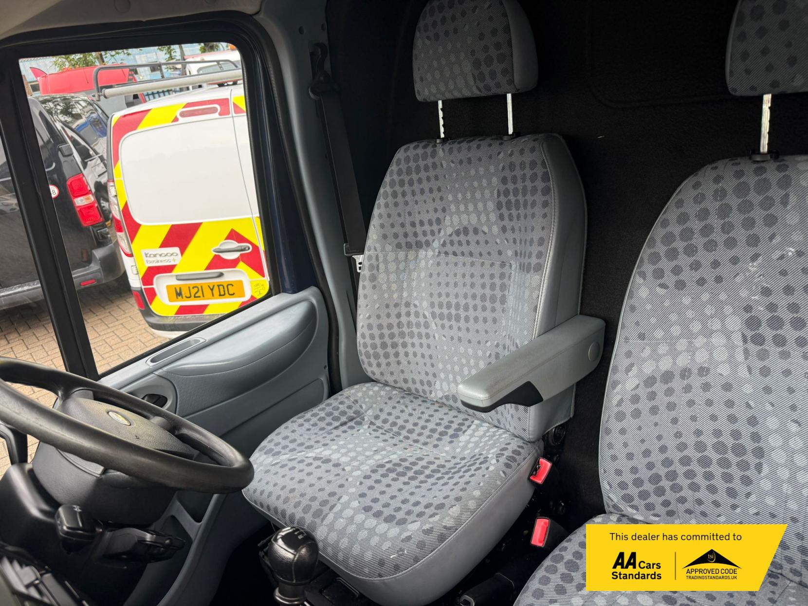 Ford Transit 2.2 TDCi 350 Panel Van 3dr Diesel Manual FWD L2 H3 (209 g/km, 123 bhp)