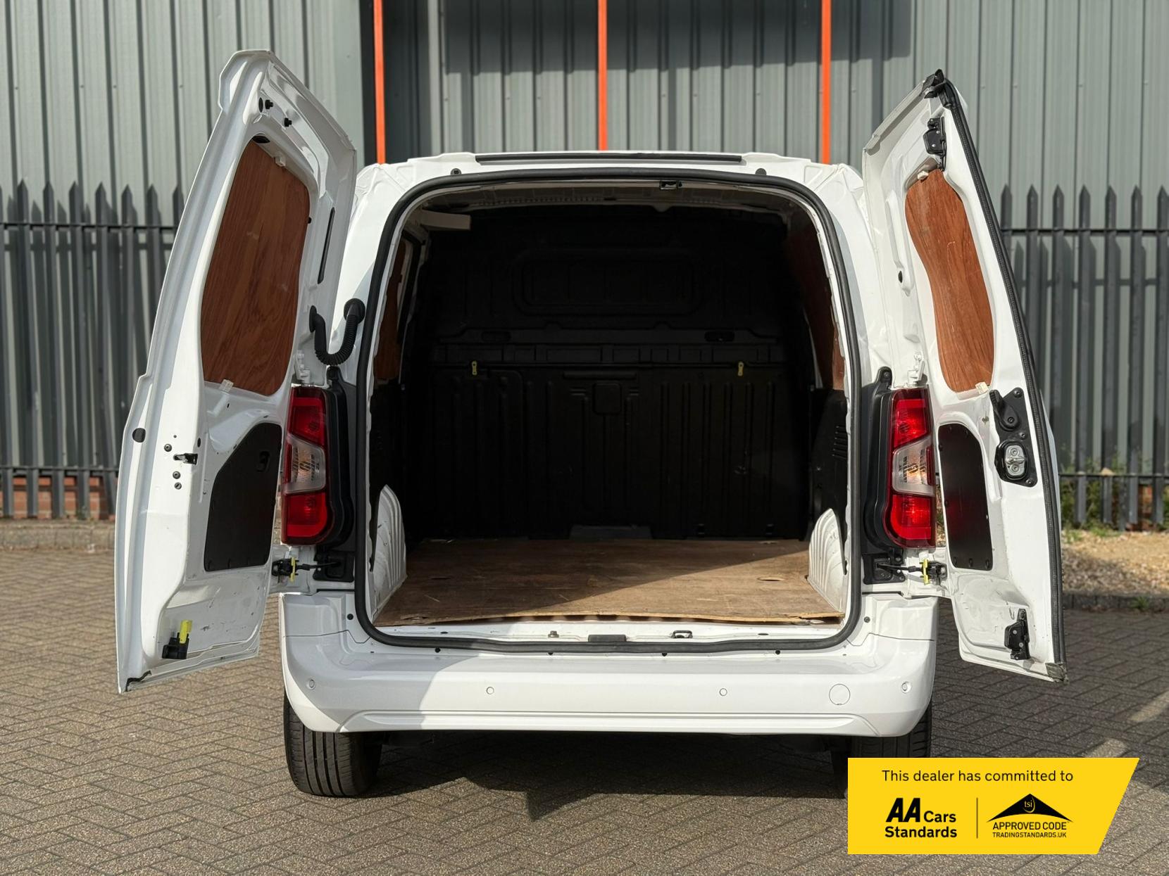 Vauxhall Combo 1.5 Turbo D 2300 Sportive Panel Van 4dr Diesel Manual L1 H1 Euro 6 (100 ps)