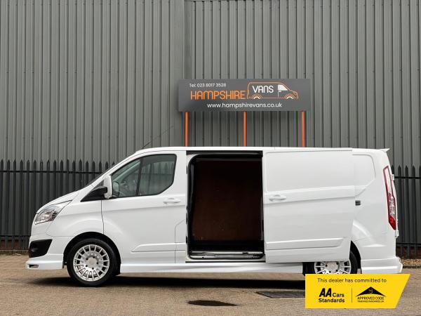 Ford Transit Custom 2.2 TDCi 290 Limited Panel Van 5dr Diesel Manual L2 H1 (186 g/km, 123 bhp)