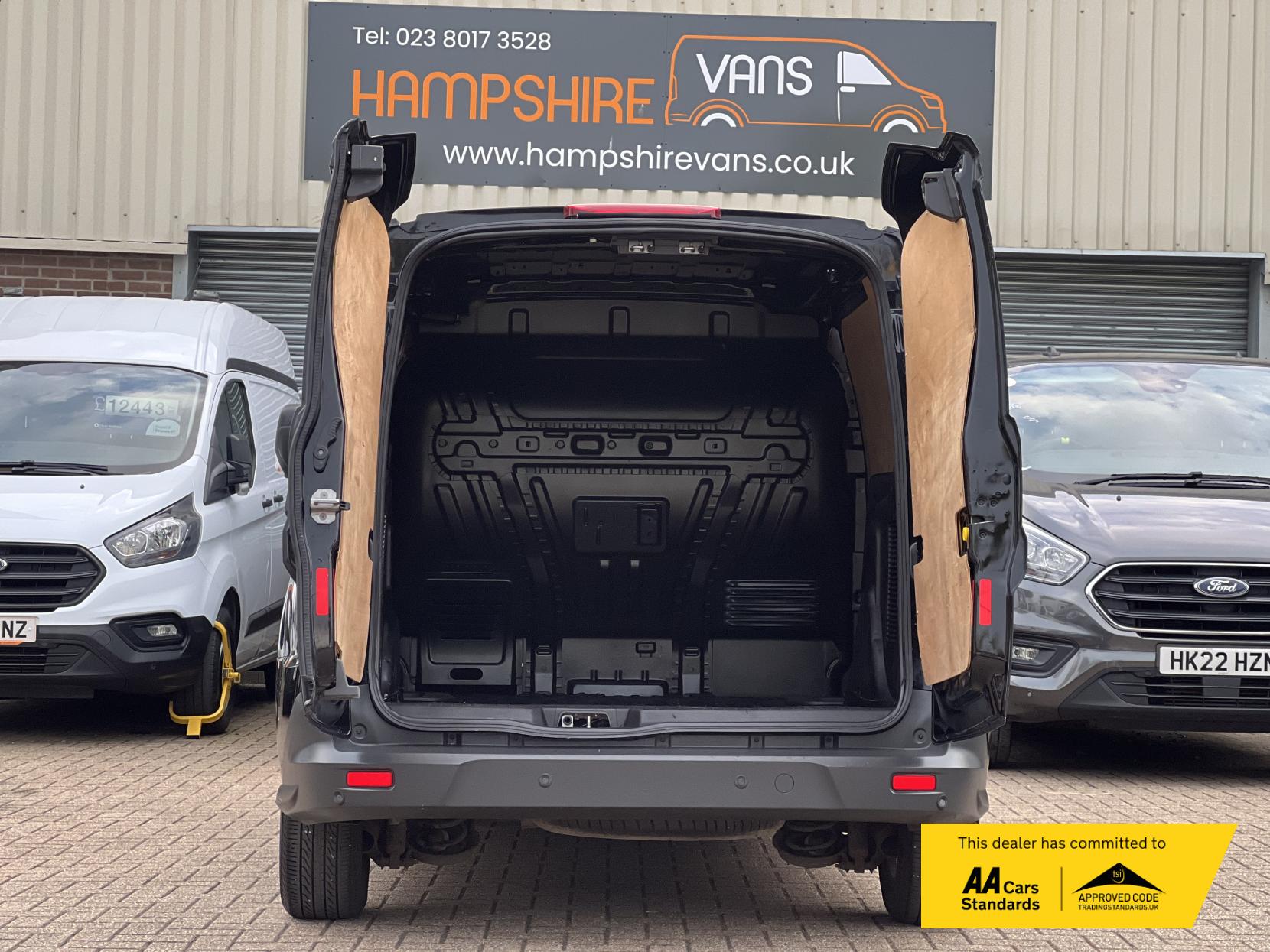 Ford Transit Connect 1.5 TDCi 200 Limited Panel Van 5dr Diesel Manual L1 H1 (119 g/km, 118 bhp)