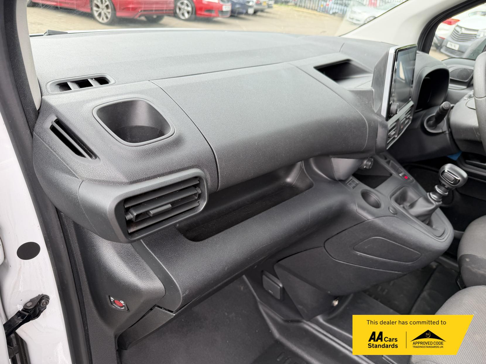 2022 Vauxhall Combo 1.5 Turbo D 2300 Sportive Panel Van 5dr Diesel Manual L1 H1 Euro 6 (100 ps) - Thumbnail 20
