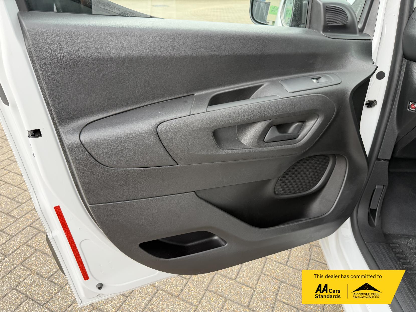 2022 Vauxhall Combo 1.5 Turbo D 2300 Sportive Panel Van 5dr Diesel Manual L1 H1 Euro 6 (100 ps) - Thumbnail 18