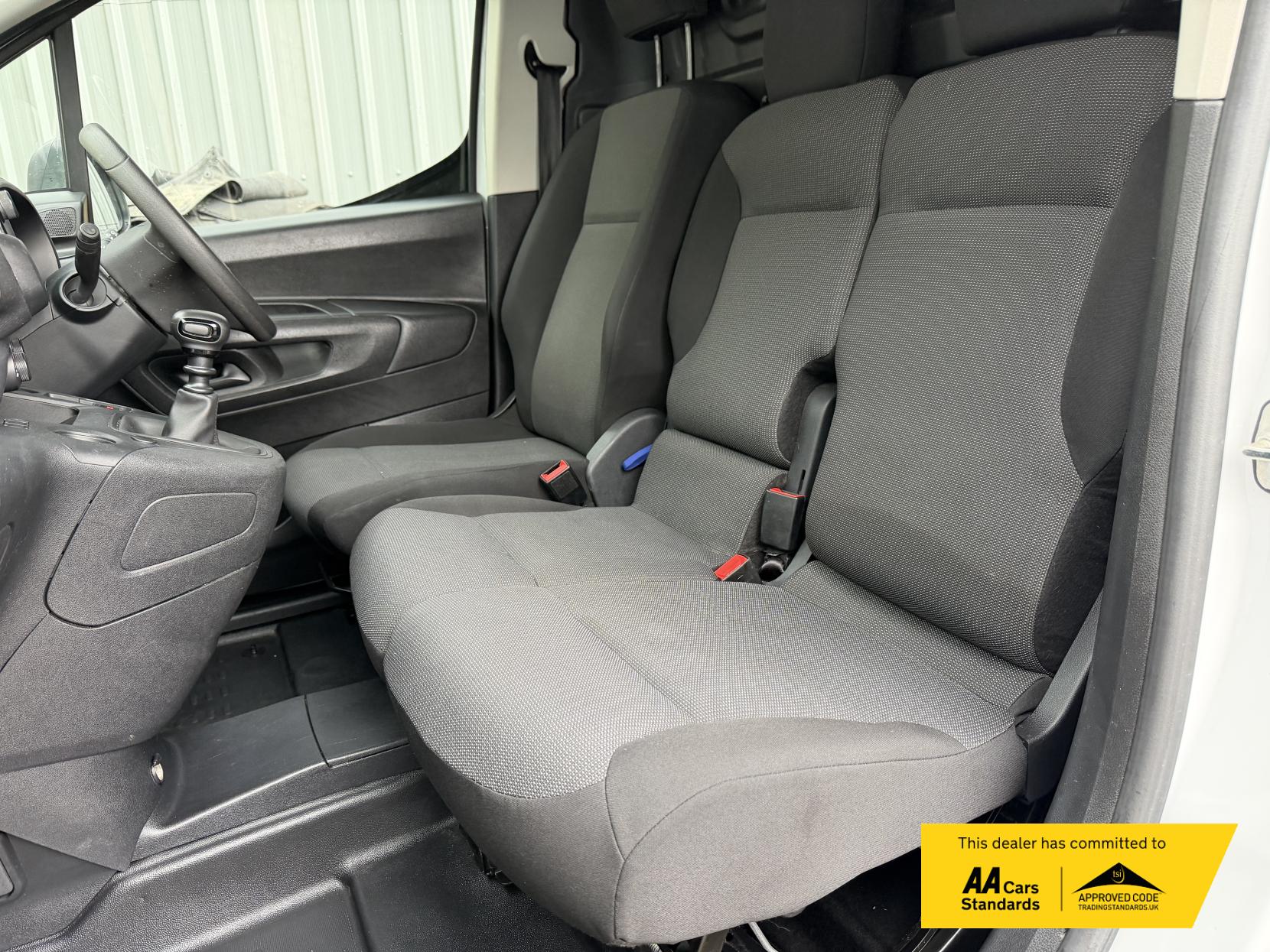 2022 Vauxhall Combo 1.5 Turbo D 2300 Sportive Panel Van 5dr Diesel Manual L1 H1 Euro 6 (100 ps) - Thumbnail 27
