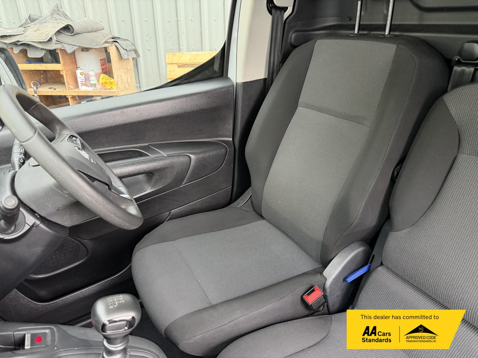 2022 Vauxhall Combo 1.5 Turbo D 2300 Sportive Panel Van 5dr Diesel Manual L1 H1 Euro 6 (100 ps) - Thumbnail 22
