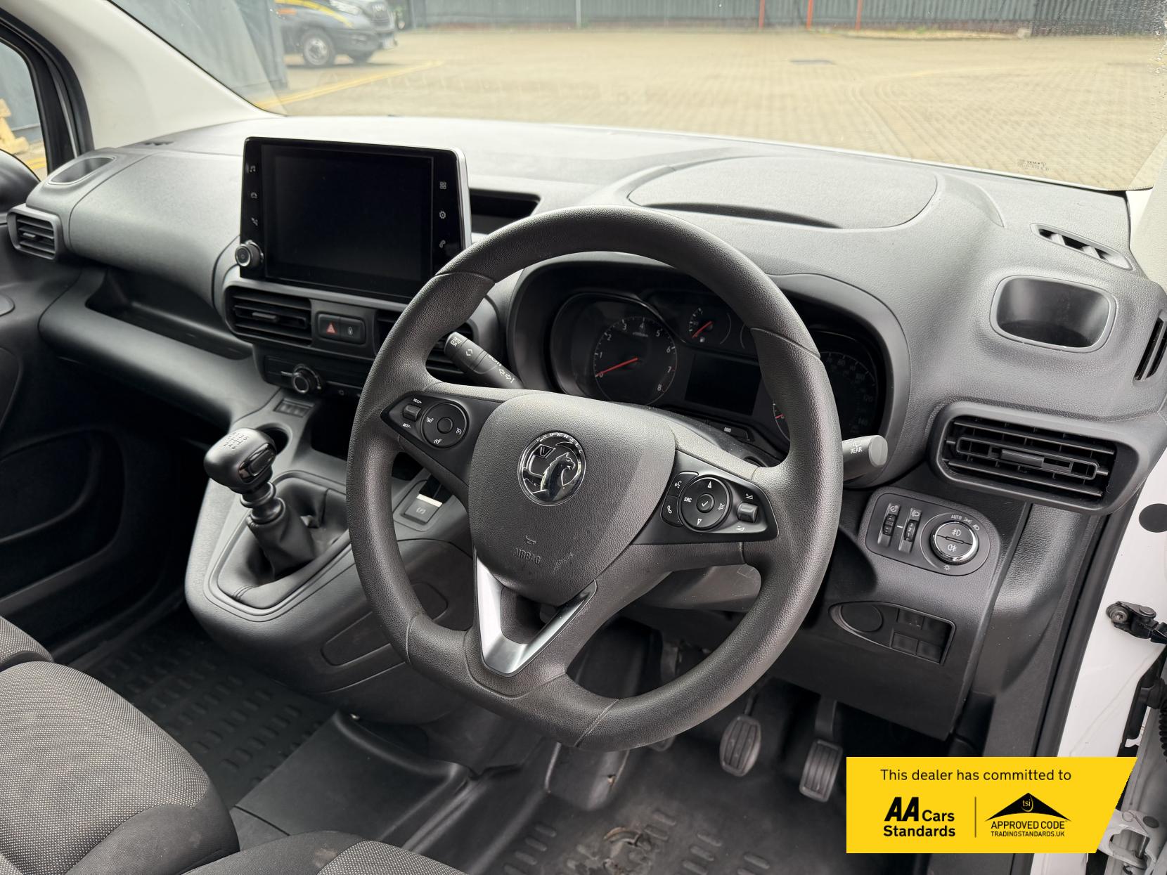 2022 Vauxhall Combo 1.5 Turbo D 2300 Sportive Panel Van 5dr Diesel Manual L1 H1 Euro 6 (100 ps) - Thumbnail 40