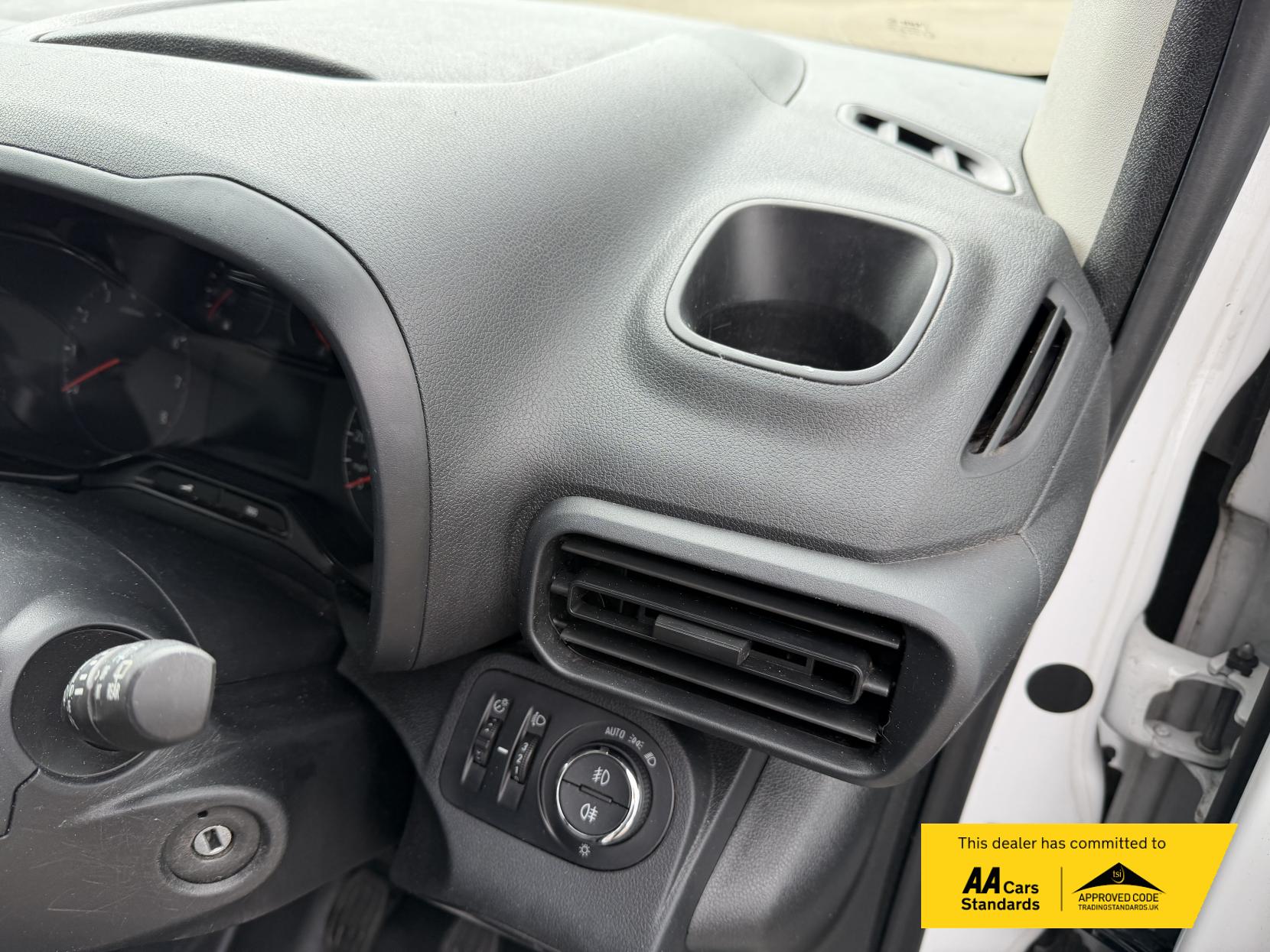 2022 Vauxhall Combo 1.5 Turbo D 2300 Sportive Panel Van 5dr Diesel Manual L1 H1 Euro 6 (100 ps) - Thumbnail 39