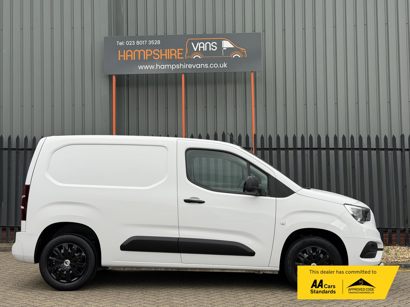2022 Vauxhall Combo 1.5 Turbo D 2300 Sportive Panel Van 5dr Diesel Manual L1 H1 Euro 6 (100 ps) - Thumbnail 5